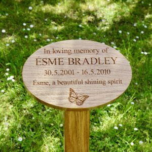 engraved-oak-oval-memorial-plaque