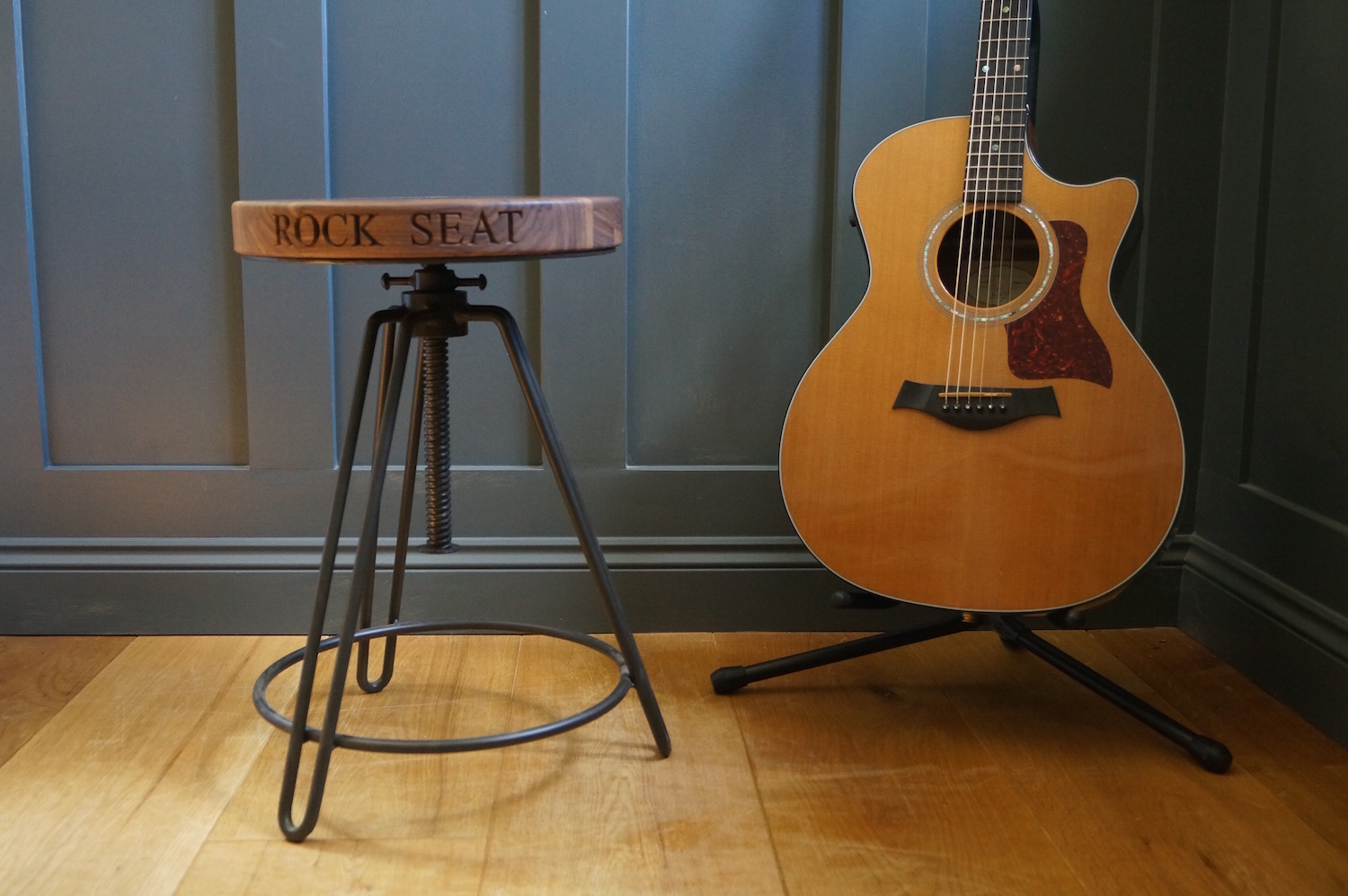 guitar-players-swivel-stool-makemesomethingspecial.com_ guitar-players-swivel-stool-makemesomethingspecial.com