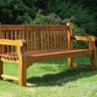 unique-garden-bench-makemesomethingspecial.com